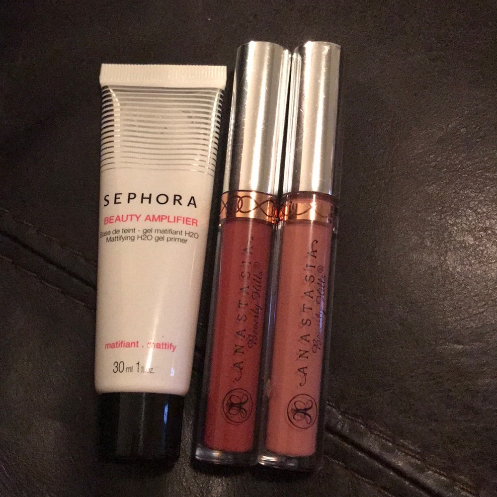 2 Anastasia Beverly Hills lipsticks and primer